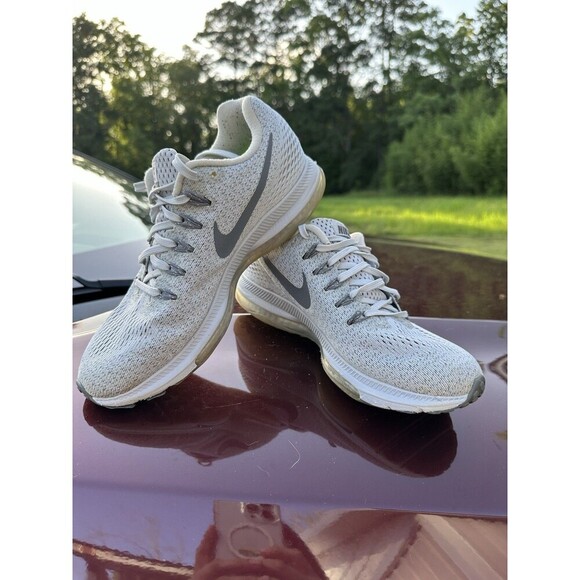 Nike Run Fast Light Weight Responsive Gray Shoes Low Top Lace Up USA Seller - Picture 9 of 9